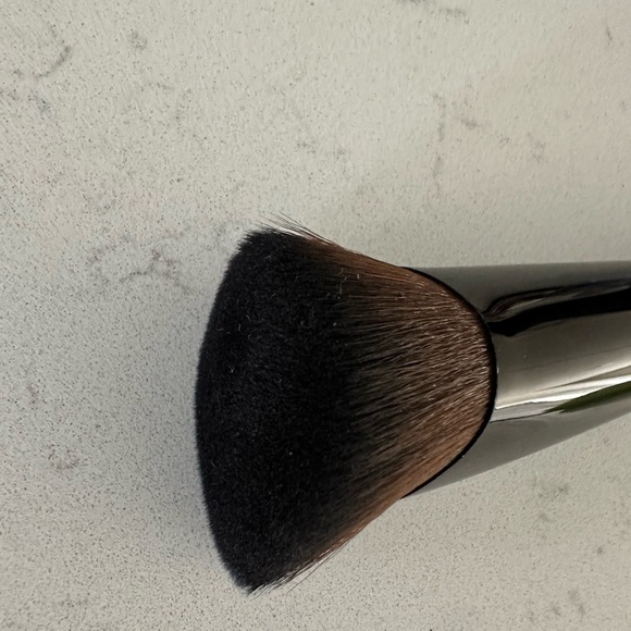 Laura Mercier Real Flawless Foundation Brush - Picture 5 of 6